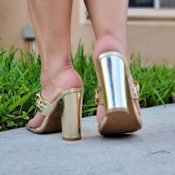 Women's Gold Square Toe Ring Heel Sandals - Picture 4 of 4